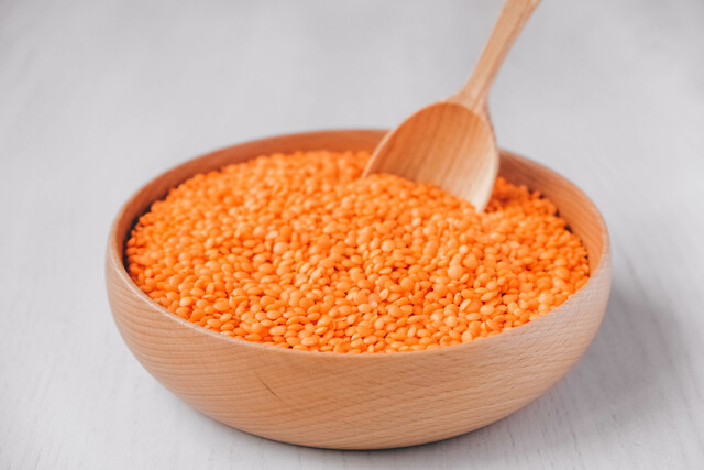 Raw red lentils